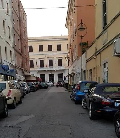 Regal House 2 2*